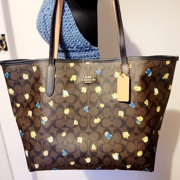 COACH WOMENS CITY TOTE SIGNATURE BAG - Picture 1 of 4